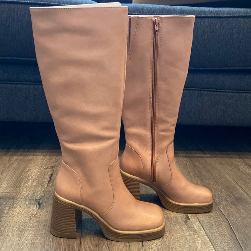 Steve Madden Tan Leather knee high boots. Size 6.5. Brand new! Never worn!